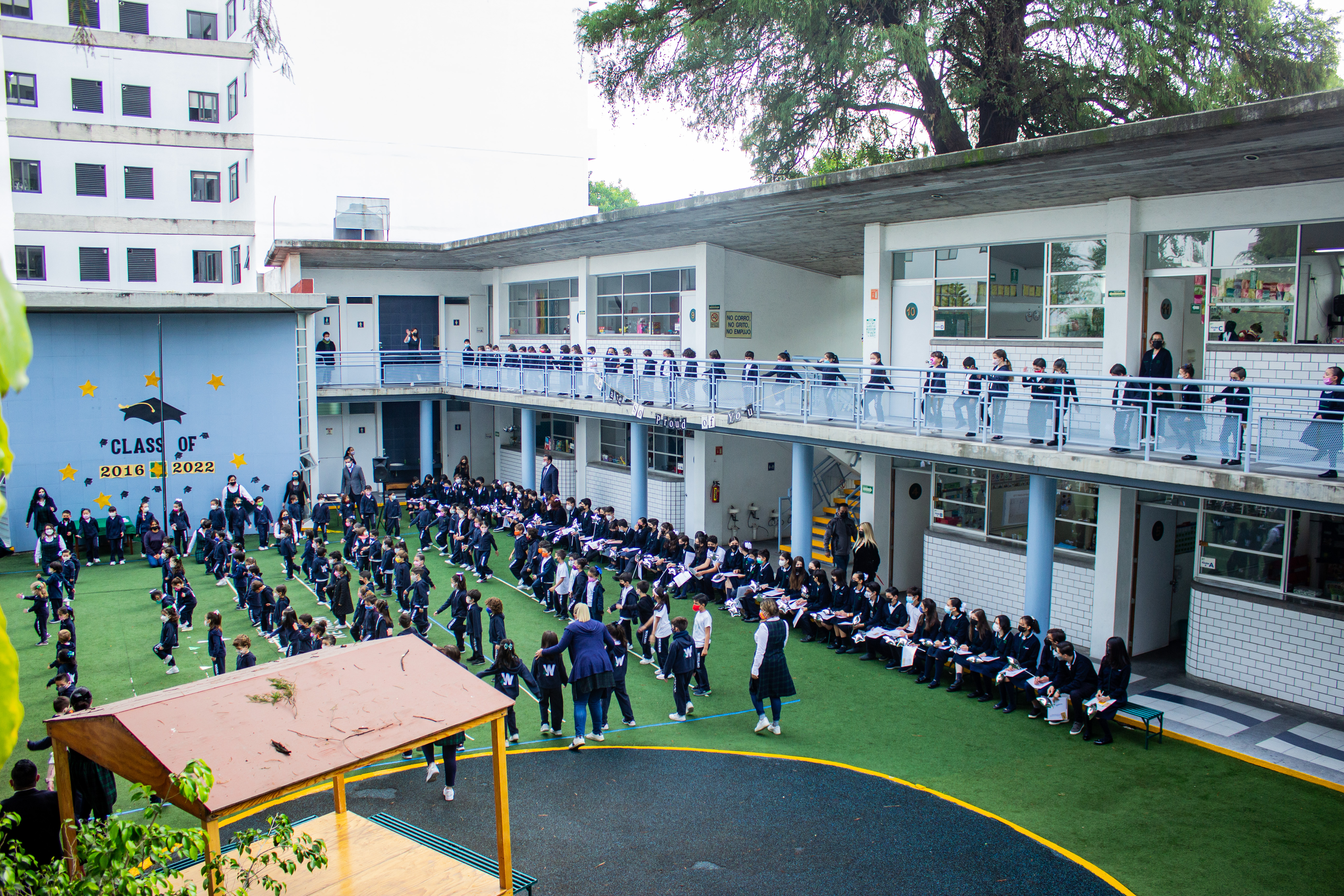 jardín con niños